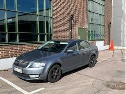 Grå Begagnad 2013 Skoda Octavia Ambition Halvkombi | 79 000 kr (Marknadspris)
