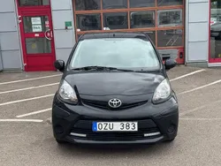 Svart Begagnad 2013 Toyota Aygo Halvkombi | 39 900 kr (Bra pris)