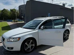 Vit Begagnad 2012 Volvo V50 Momentum Kombi | 59 900 kr (Bra pris)