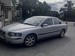 Grå Begagnad 2004 Volvo S60 Business Edition Sedan | 6 000 kr