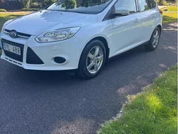 Vit Begagnad 2014 Ford Focus Trend Halvkombi | 68 900 kr (Marknadspris)