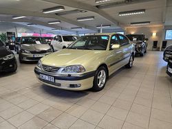 Gul Begagnad 2001 Toyota Avensis Sedan | 49 900 kr (Marknadspris)
