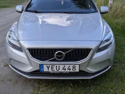 Silver Begagnad 2017 Volvo V40 Momentum Kombi | 125 000 kr (Marknadspris)
