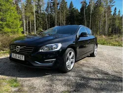 Svart Begagnad 2018 Volvo V60 Standard Kombi | 189 000 kr (Marknadspris)