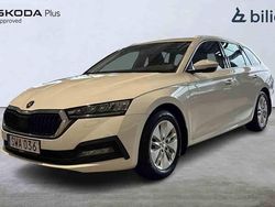 Vit Begagnad 2023 Skoda Octavia Kombi | 269 000 kr (Marknadspris)