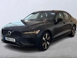 Mörkblå Begagnad 2024 Volvo S60 Plus Sedan | 509 900 kr (Marknadspris)
