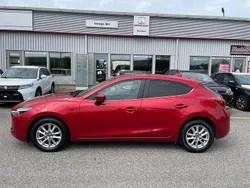 Röd Begagnad 2018 Mazda 3 Inclusive Halvkombi | 149 900 kr (Marknadspris)