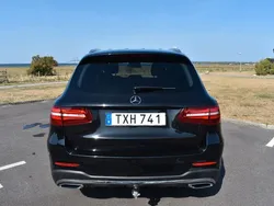 Svart Begagnad 2018 Mercedes GLC220 AMG SUV | 319 900 kr (Marknadspris)