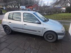 Silver Begagnad 2001 Renault Clio II Halvkombi | 7 800 kr (Superpris)