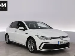 Vit Begagnad 2021 VW Golf VIII R-line Halvkombi | 208 000 kr (Marknadspris)