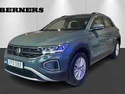 Mörkblå (blå) Begagnad 2022 VW T-Roc Life SUV | 219 900 kr (Marknadspris)