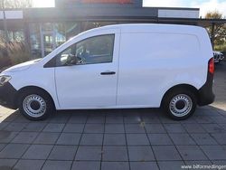 Vit svart Begagnad 2023 Mercedes Citan 110 Van | 174 900 kr (Marknadspris)