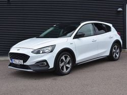 Vit Begagnad 2019 Ford Focus Active Halvkombi | 174 900 kr (Marknadspris)