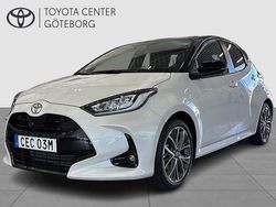 Vit Ny 2025 Toyota Yaris Hybrid Style Halvkombi | 309 900 kr (Marknadspris)