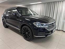 Mörkblå (moonlight blue pearl) Begagnad 2021 VW Touareg Elegance SUV | 509 000 kr (Marknadspris)