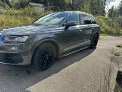 Grå Begagnad 2016 Audi Q7 S-Line SUV | 275 000 kr (Marknadspris)
