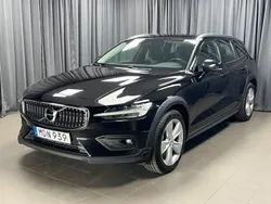 Svart Begagnad 2020 Volvo V60 CC Kombi | 248 900 kr (Marknadspris)
