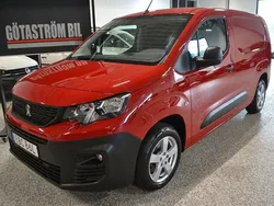 Röd Begagnad 2019 Peugeot Partner Minibuss | 138 000 kr (Marknadspris)