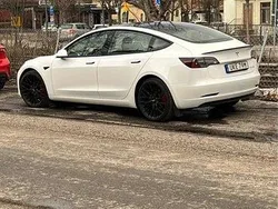 Vit Begagnad 2022 Tesla Model 3 Performance Sedan | 350 000 kr (Marknadspris)