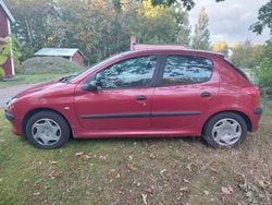 Röd Begagnad 2000 Peugeot 206 Halvkombi | 7 000 kr (Bra pris)