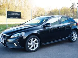 Svart Begagnad 2016 Volvo V40 CC Momentum Kombi | 159 900 kr (Marknadspris)