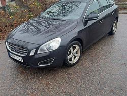 Svart Begagnad 2013 Volvo V60 Kombi | 75 000 kr (Marknadspris)