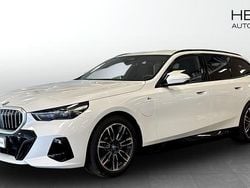 Vit (white) Begagnad 2025 BMW 530e M Sport Kombi | 628 700 kr (Bra pris)