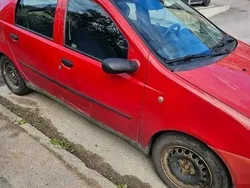 Röd Begagnad 2002 Fiat Punto Halvkombi | 6 000 kr