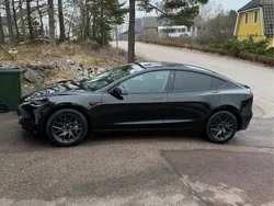 Svart Begagnad 2024 Tesla Model 3 Long Range Sedan | 500 000 kr