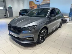 Grå (graphite grey metallic) Ny 2025 Skoda Fabia Monte Carlo Halvkombi | 267 300 kr (Marknadspris)