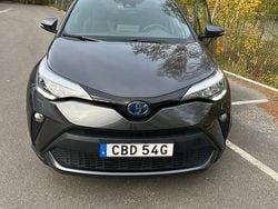 Grå Begagnad 2022 Toyota C-HR Edition SUV | 265 000 kr (Marknadspris)