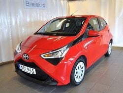 Röd Begagnad 2021 Toyota Aygo X-play Halvkombi | 149 000 kr (Dyr)