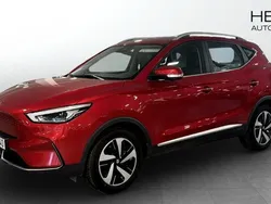 Röd (red) Begagnad 2022 MG ZS Luxury Sedan | 249 900 kr (Superpris)