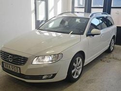 Vit Begagnad 2016 Volvo V70 Momentum Kombi | 154 900 kr (Marknadspris)