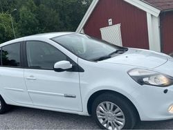Vit Begagnad 2013 Renault Clio R.S. Halvkombi | 27 000 kr (Superpris)