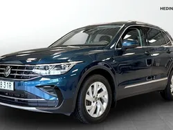 Mörkblå (blue) Begagnad 2022 VW Tiguan Elegance SUV | 319 900 kr (Superpris)