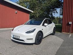Vit Begagnad 2022 Tesla Model Y Performance SUV | 360 000 kr (Bra pris)