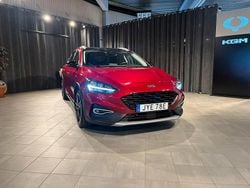 Röd Begagnad 2020 Ford Focus Active Halvkombi | 174 800 kr (Marknadspris)
