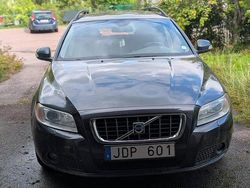Grå Begagnad 2009 Volvo V70 Momentum Kombi | 52 000 kr
