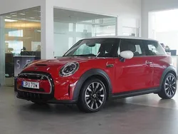 Röd Begagnad 2022 Mini Cooper Halvkombi | 219 500 kr (Marknadspris)