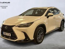 Vit Begagnad 2025 Lexus NX450h+ Business Edition SUV | 579 000 kr (Bra pris)