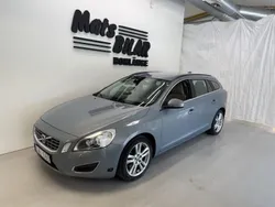 Ljusblå Begagnad 2011 Volvo V60 Kombi | 109 900 kr (Marknadspris)