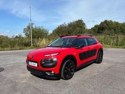 Röd Begagnad 2015 Citroën C4 Cactus PureTech Halvkombi | 77 000 kr (Bra pris)