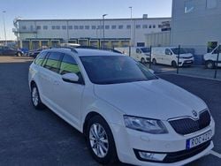 Vit Begagnad 2015 Skoda Octavia Kombi | 47 000 kr (Superpris)