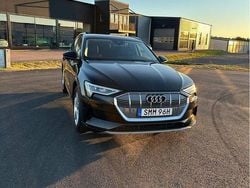 Svart Begagnad 2020 Audi e-tron SUV | 285 000 kr (Bra pris)