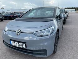 Grå (moonstone grey) Begagnad 2023 VW ID.3 Pro Performance Halvkombi | 285 000 kr (Marknadspris)