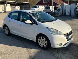 Vit Begagnad 2012 Peugeot 208 Halvkombi | 39 990 kr (Bra pris)