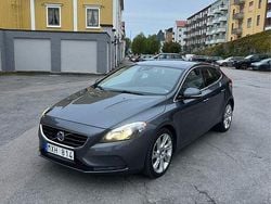 Grå Begagnad 2013 Volvo V40 Momentum Halvkombi | 99 000 kr (Marknadspris)