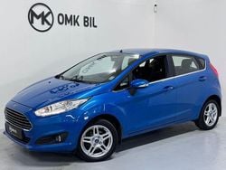 Blå Begagnad 2013 Ford Fiesta Titanium Halvkombi | 82 900 kr (Marknadspris)