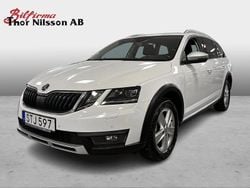 Vit Begagnad 2017 Skoda Octavia Scout Kombi | 157 900 kr (Marknadspris)